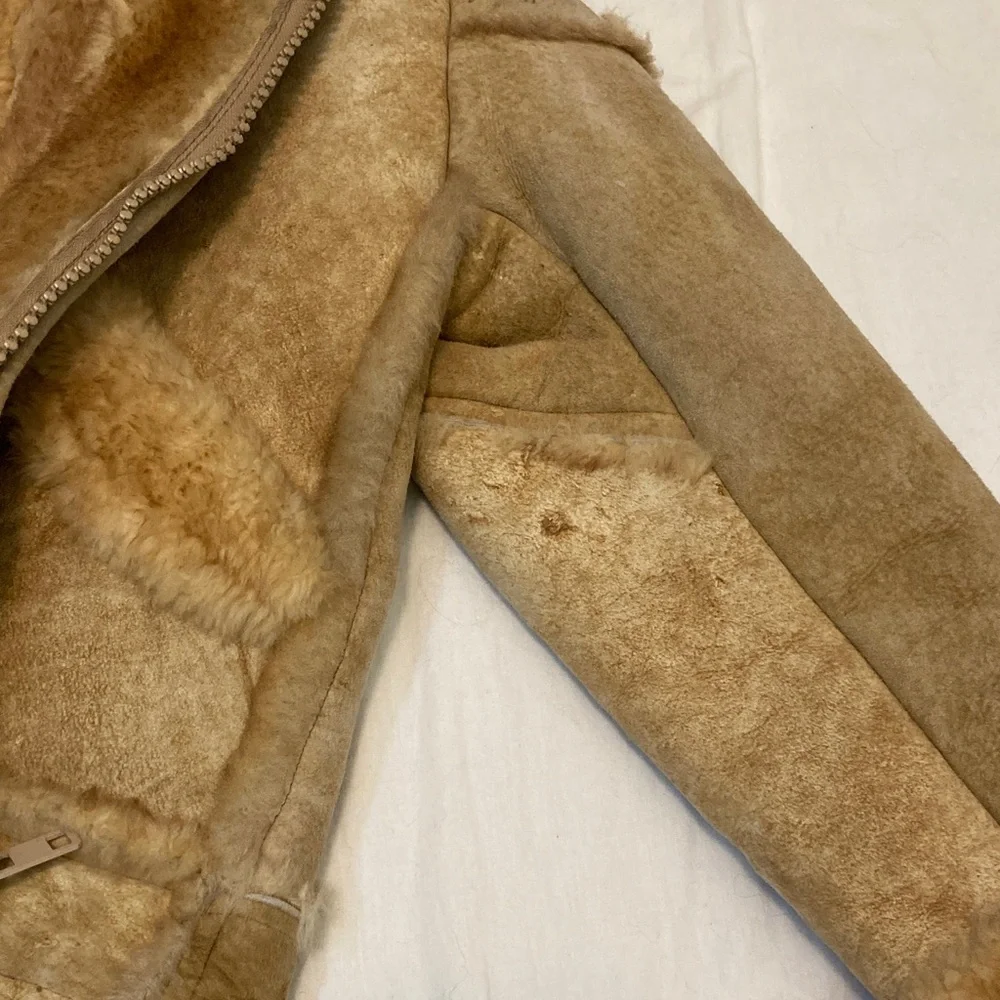 Women's Tan Shearling Zip-Up Jacket with Plush Collar - Picture 12 of 15